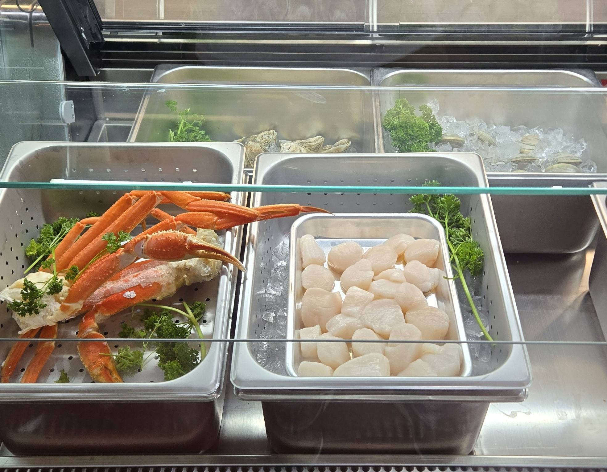 Snow crab and scallops on ice in the market case